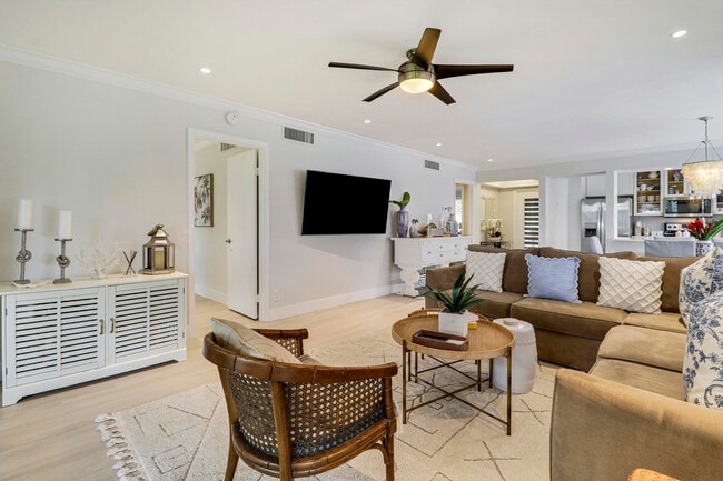 Building Photo - 438 Brackenwood Ln S