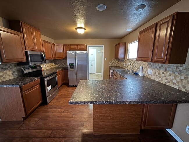 Building Photo - Cozy 3 BDR Home Located in the Sandia Scho...