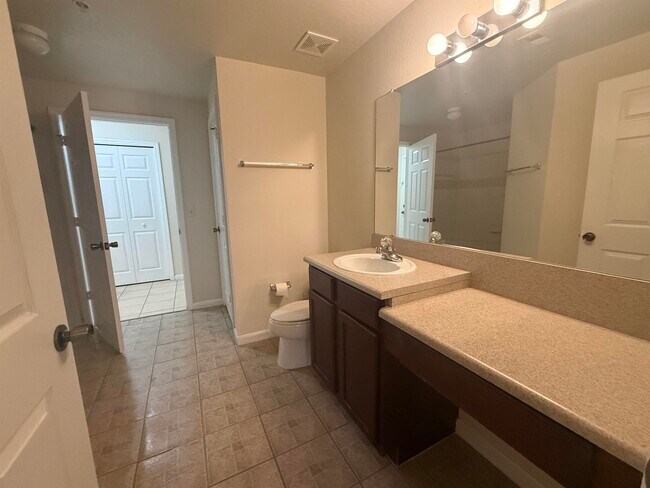 Building Photo - 2801 Chancellorsville Dr