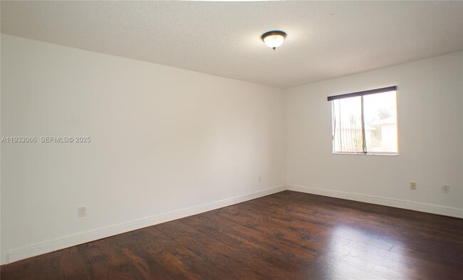 Building Photo - 67 NE 12th Ave