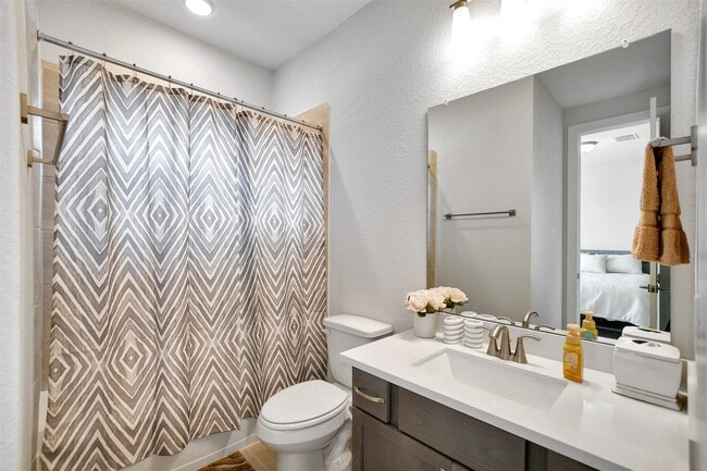 Building Photo - 119 E 43rd St