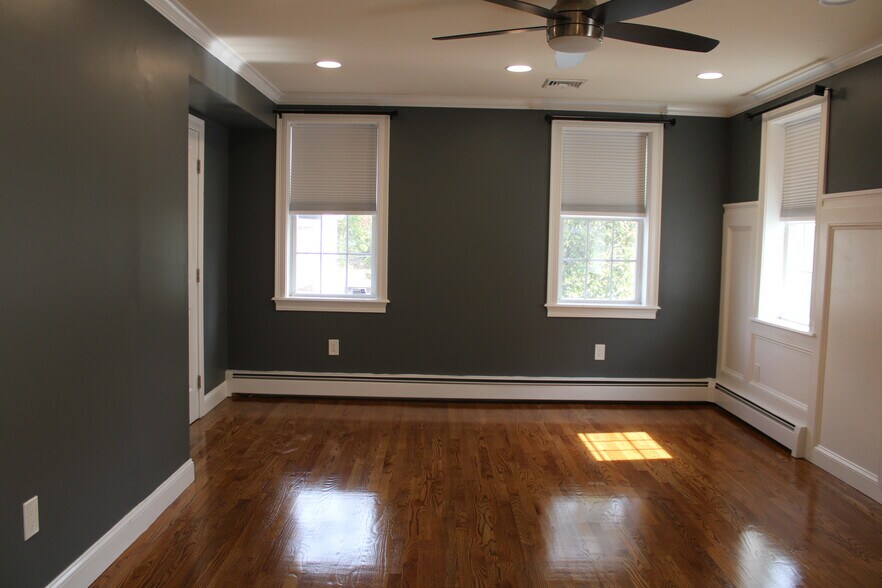 Building Photo - 33 Franklin St