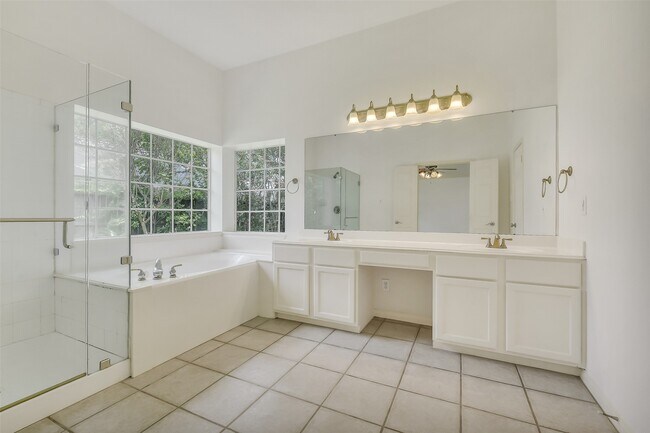 Building Photo - 11802 Chateau Trail