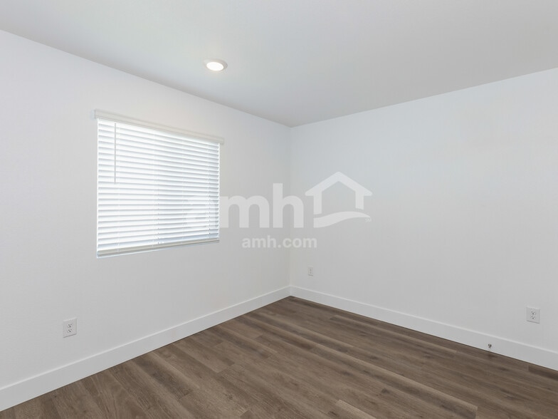 Building Photo - 9572 Marchmont Rd