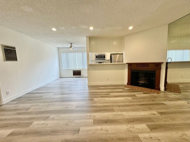 Interior Photo - hug354