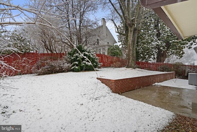 Building Photo - 2339 N Powhatan St