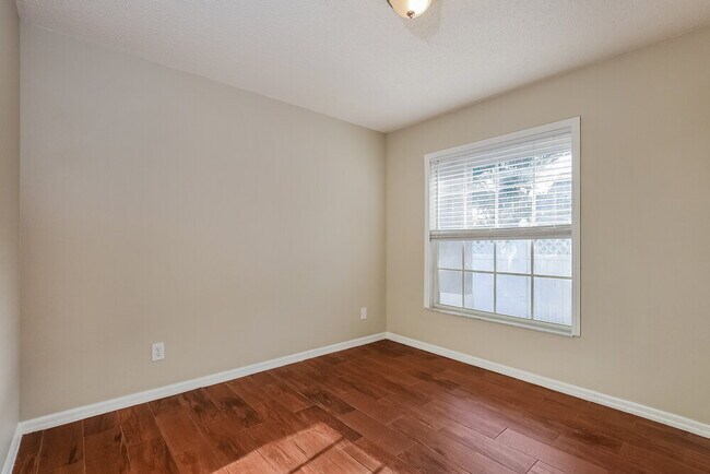 Building Photo - 13621 Meadowpark Ave