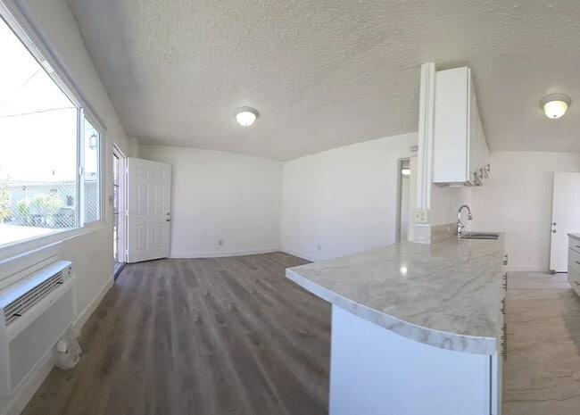 Building Photo - "Cozy 1-Bedroom Gem in San Bernardino – Perfect for Your Next Chapter!"