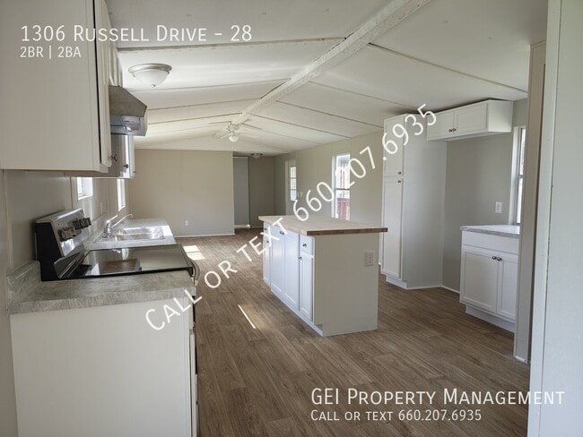 Building Photo - 1306 Russell Dr