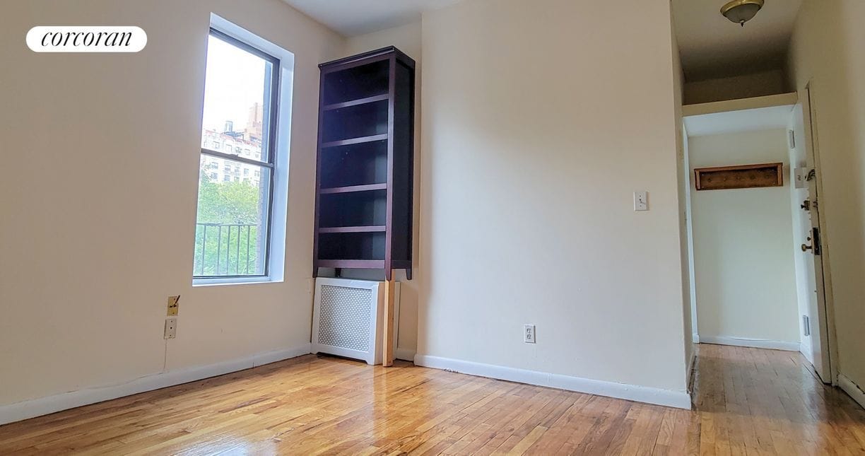 Building Photo - 172 W 77th St