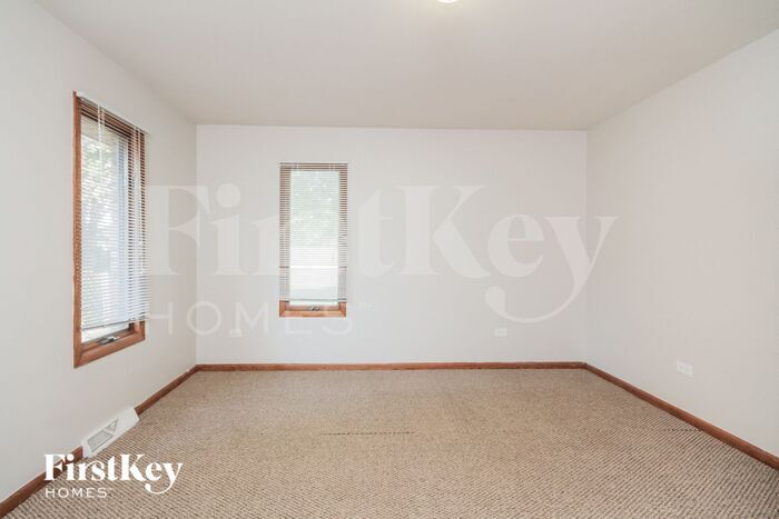 Building Photo - 18519 Carriage Ln