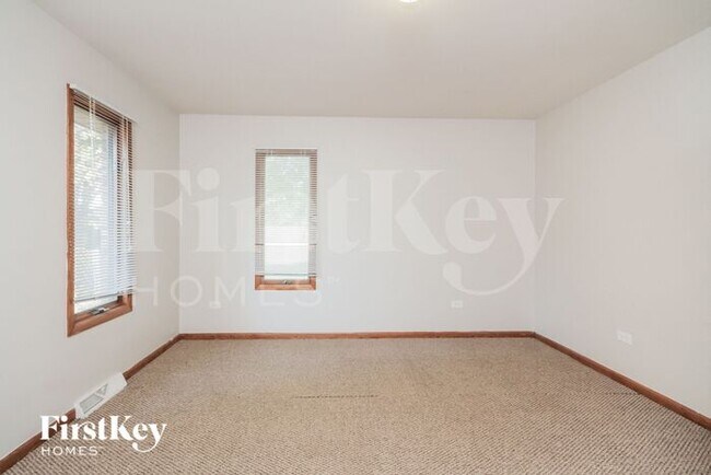 Building Photo - 18519 Carriage Ln