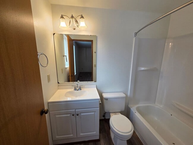 Building Photo - 3 bed, 2.5 bath home in Frontier Village!