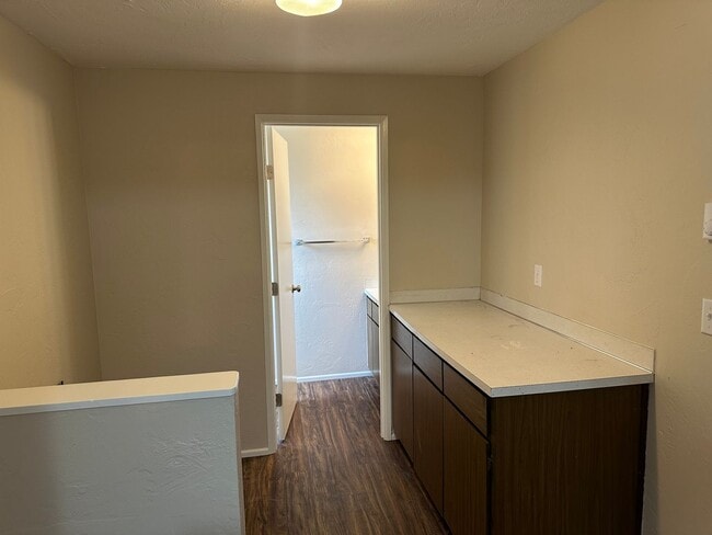 Building Photo - Unique 4 bed 1 1/2 bath duplex in Springfi...