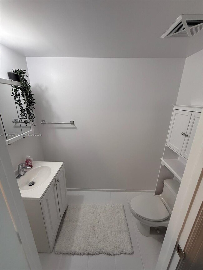 Building Photo - 60 SW 13th St