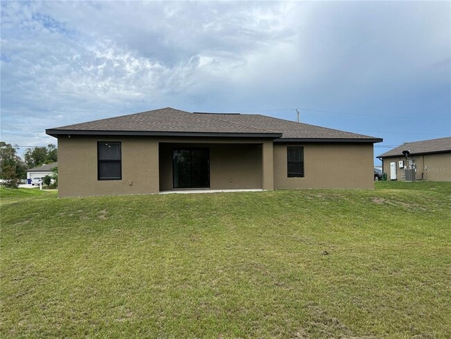 Building Photo - 818 La Salle Ave