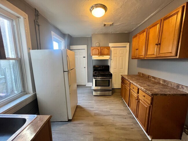Building Photo - 3 Bedroom House plus finish Attic Train Station !