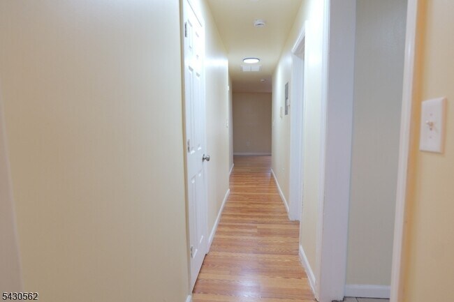 Building Photo - 84 Scheerer Ave