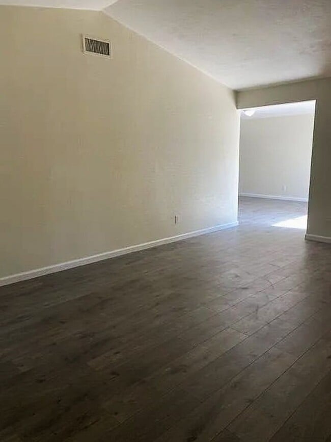 Building Photo - 4904 Summerwood