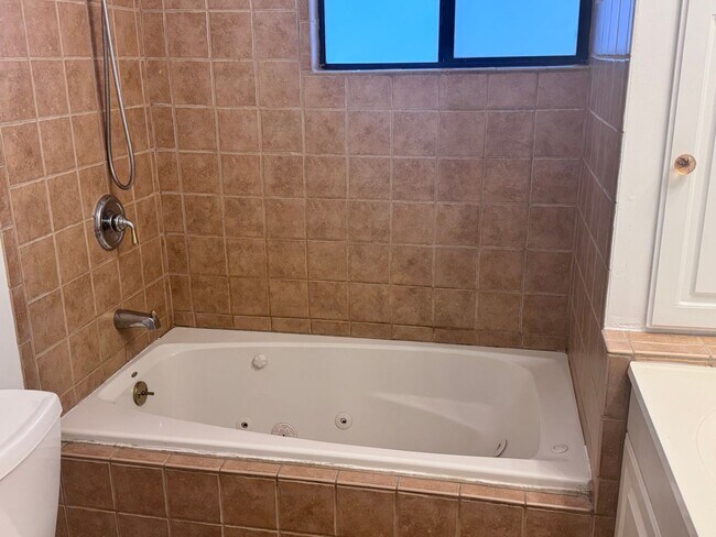 Building Photo - 3000 Springhill Rd