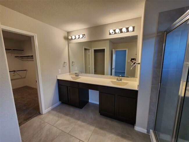 Building Photo - 1310 Central Heights Dr