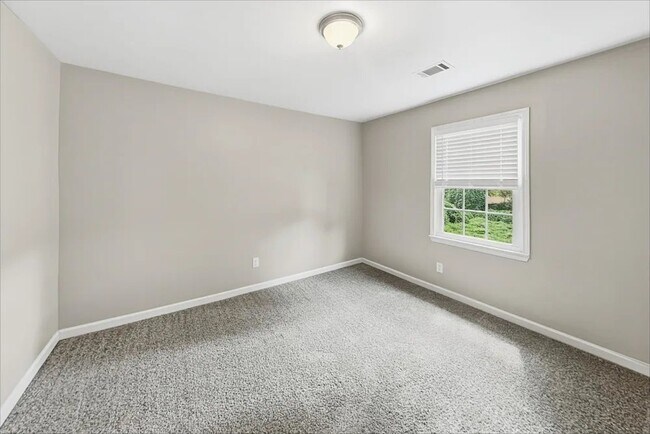 Building Photo - 4352 Lakeside Hills Way NE