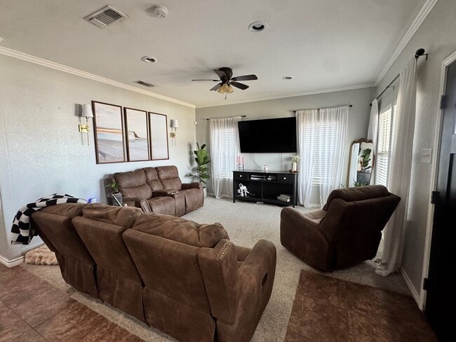 Building Photo - 405 NW 13th St