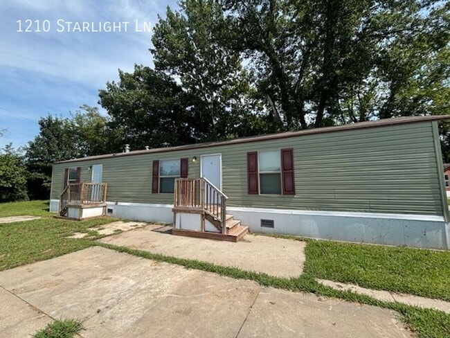 Primary Photo - 1210 NW Starlight Cir