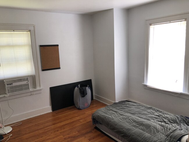 Bedroom - 827 W Walnut St