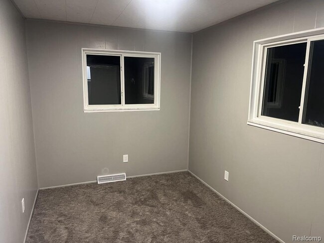 Building Photo - 4445 Oakvista Ave