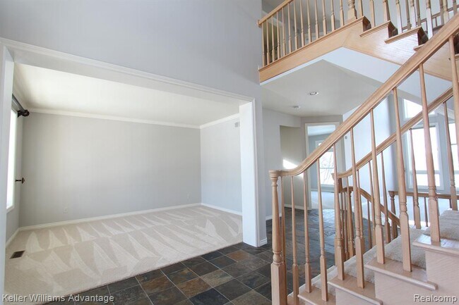 Building Photo - 18547 Clairmont Cir E