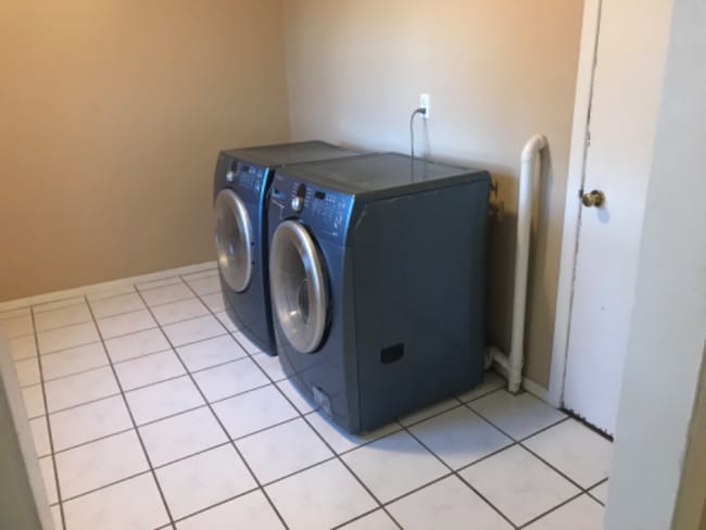 Building Photo - 1710 Alexander Cir