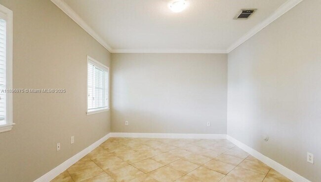 Building Photo - 665 SE 31st Ave