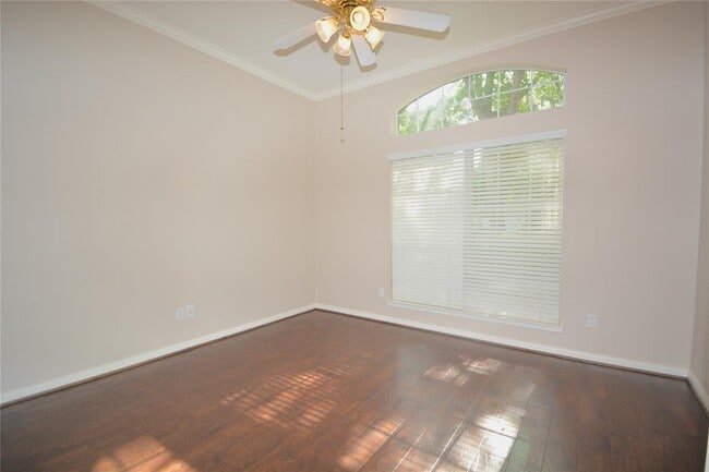 Building Photo - 5911 Mettler Ln