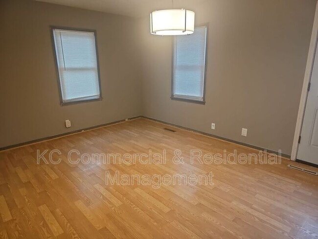 Building Photo - 6713 NW Evelyn St