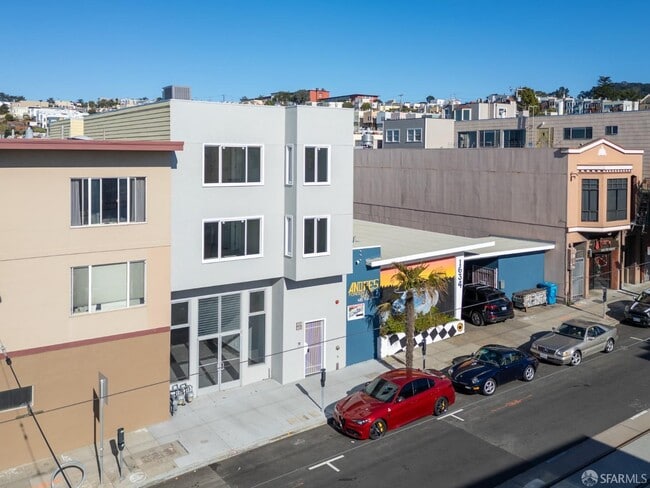 Building Photo - 1640 Taraval St