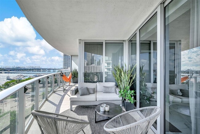 Building Photo - 488 NE 18th St