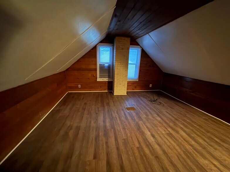 Building Photo - 68 N Edith St