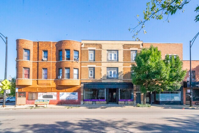 Building Photo - 3530 W Armitage Ave