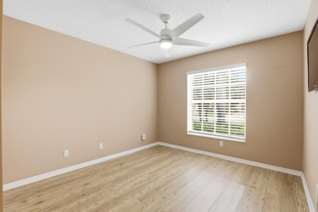 Building Photo - 9363 Bridgeport Dr