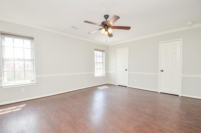 Building Photo - 940 Wycliffe Dr