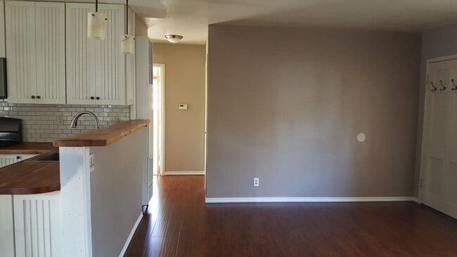 Building Photo - Cozy and clean home in the county near the...
