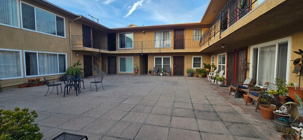 Building Photo - 2075 E Appleton St