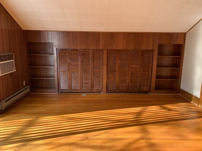 Building Photo - Charming single-family home just a short walk from Shippensburg University!