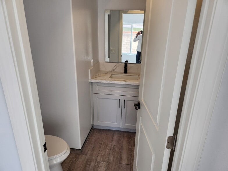 Building Photo - 1379 S Park Ave