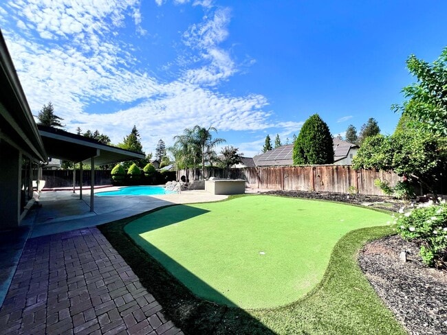 Building Photo - $3,600 Cole & Millbrook, 4 Bedroom House -...