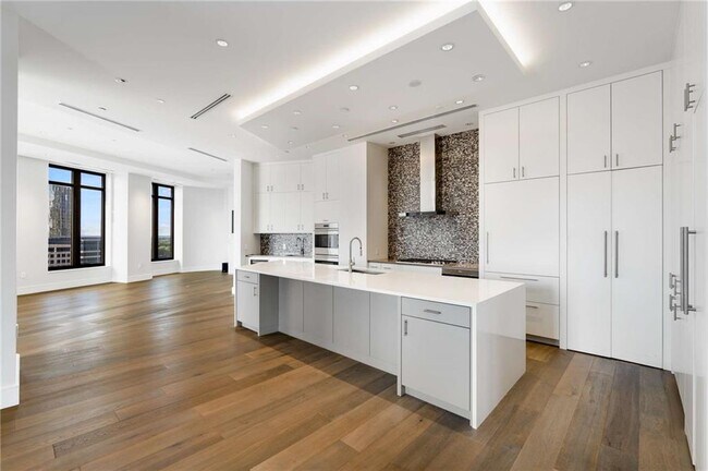 Building Photo - 3376 Peachtree Rd NE