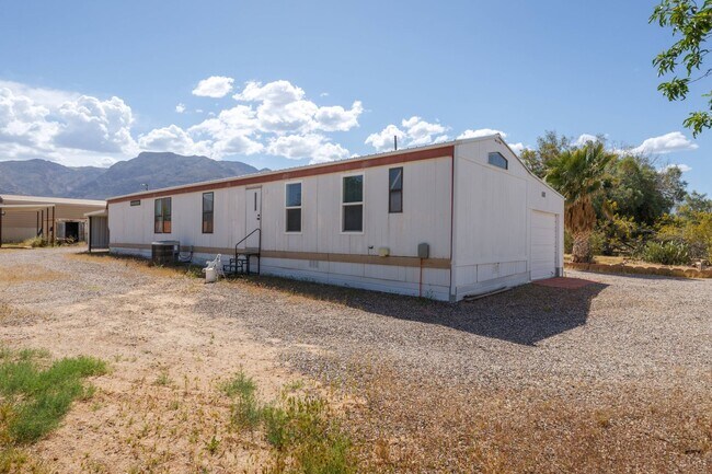 Building Photo - Home in Desert Springs