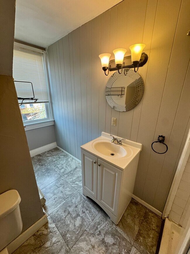 Building Photo - 4451 Highridge St