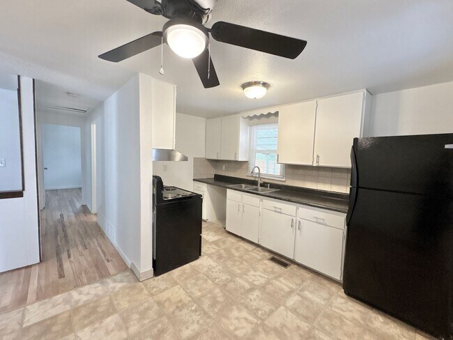 Building Photo - Immaculate, Updated, & Bright Home in West...